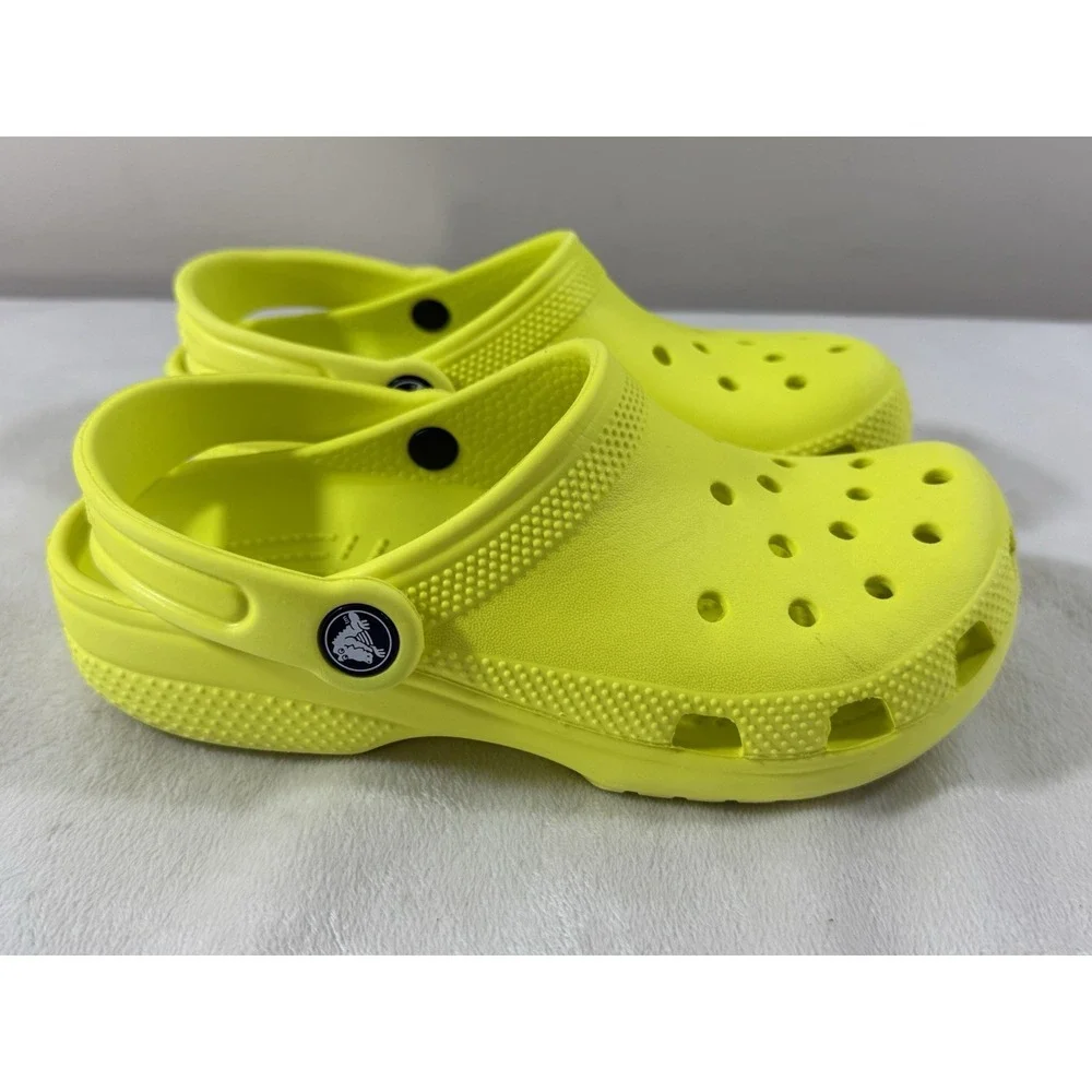 Crocs Classic Clog Youth Kids Size J2 Volt Yellow Slip On Comfort Shoes
